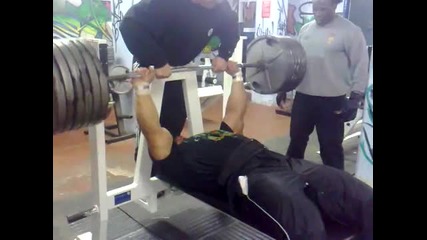 Zack khan bench pressing - mashinata 2