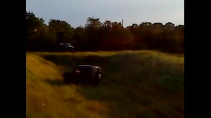Suzuki Samurai i Nisann Terrano 2- В дупката (2)