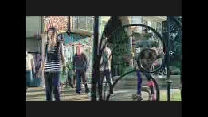 Selena Gomez - Tell me something