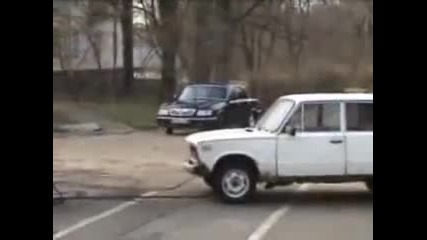 Лада се разглобва на 3 - части Смях