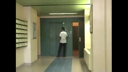 Remi Gaillard в асансьора 