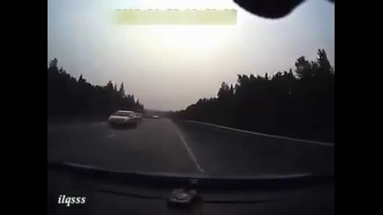 Мъж дава на жена си да кара, но накрая нещо се обърква!