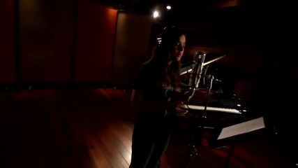 Hailee Steinfeld - Flashlight - Акустична версия + Превод