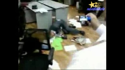 ТАЙФУН В Офиса-Какво Става, Ако Шефа Не Ви Повиши Заплата?!?