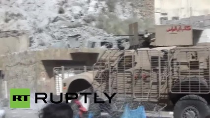Yemen: Pro-Hadi forces battle Houthis in Taiz