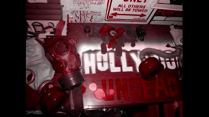 Hollywood Undead- Bitches