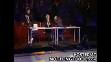 Участничка пада от сцената на Music Idol