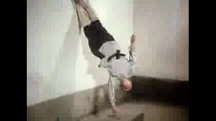 90 Годишен Kung Fu Майстор Стои На 1 Пръст - Vbox7