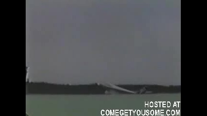 Боинг 747 ударен от мълния след излитане