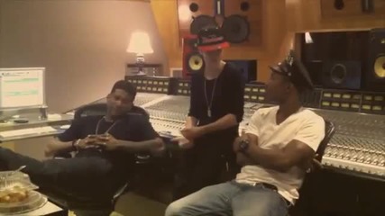 Justin Bieber, Usher & Pharrel Chit-chat Christmas in the studio