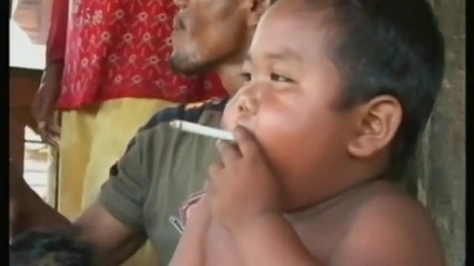 Пълен родителски провал..той е само на две годинки, а пуши по 40 цигари на ден..