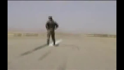 Самолет за малко не размазва човек