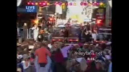 Miley Cyrushannah Montana Live on Good Morning America 