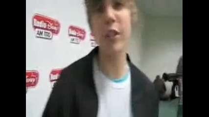 Justin Bieber - как си прави прическата 