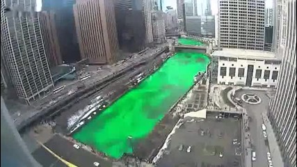 Зелена река в Чикаго • уникaлна традиция за празника на Свети Патрик