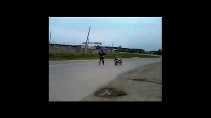 мотоциклетът избяга от полицията