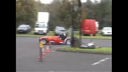 Страхотна малка бегачка!