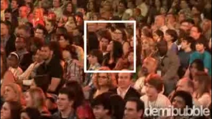 Jemi moments at the Kcas 2010! [joe puts his arm around Demi!]