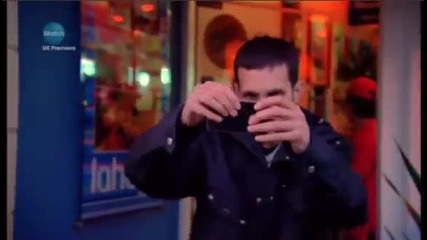 Dynamo twists apple iphone around in half.