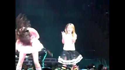 Майли пее със сестра си Noah Cyrus