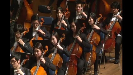 Корейски оркестър изпълнява музиката от незабравимия филм " Пърл Харбър "