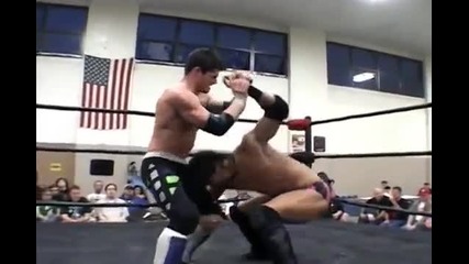 Matt Sydal ( Evan Bourne ) vs Tyler Black ( Seth Rollins )