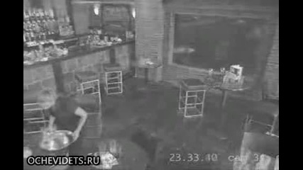 Инцидент със сервитьорка в бар