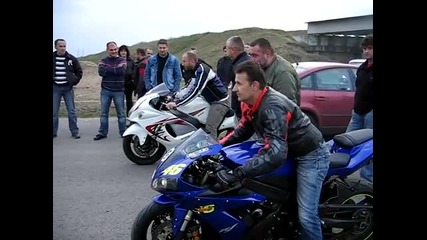 Yamaha R1 Vs Hayabusa (yamahata e pobeditel) 