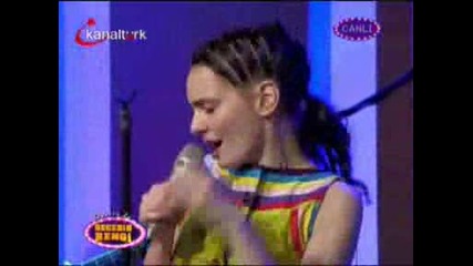 Nil Karaibrahimgil - Cok Canim Aciyor