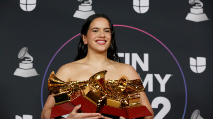 Росалия триумфира на наградите "Грами" за латино музика