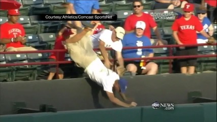 Фен пада от публиката по време на бейзболен мач