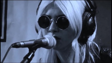 (превод) The Pretty Reckless - Cold Blooded (music video) Hd