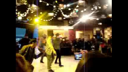 Justin Bieber on Good Morning America with Little Italy Aka L.i.and Street Team Captian Ny Laryssa