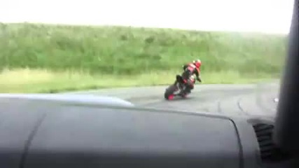 Moto et Motards - Drift Moto vs Auto