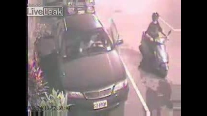 Кражба на кола (запис от охранителна камера)