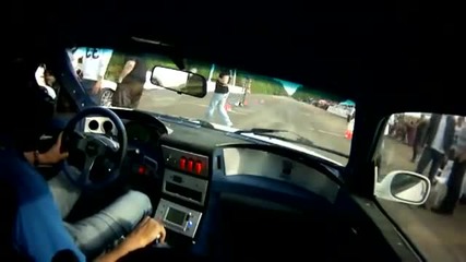Драг състезание между Nissan Skyline и Bugatti Veyron