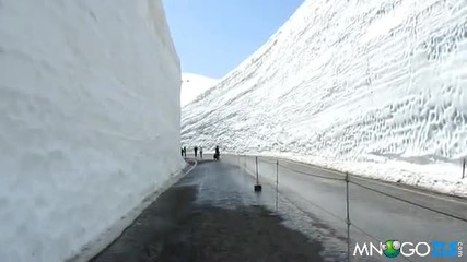 20 Метрови стени от сняг 