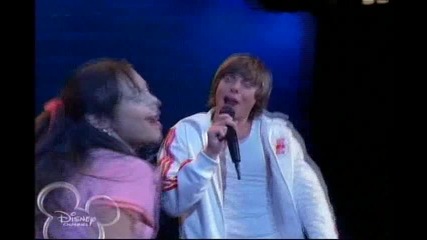 High School Musical - Zac Efron And Vanessa Anne Hudgens - Breaking Free  (Promo Only)
