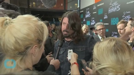 Foo Fighters Turn Strip Mall Into Stadium for Record Store Day