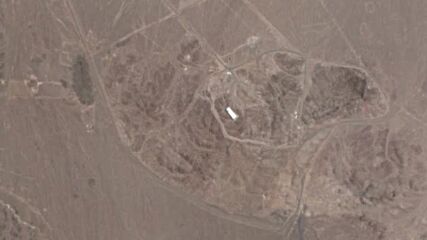 Сателитни кадри показват иранския ядрен комплекс Фордо преди и след ударите