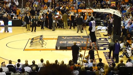 Amazing Human Slam Dunk at Phoenix Suns Halftime Show (hq, 720p) 