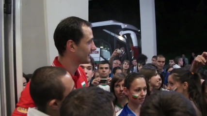 Матей Казийски раздаде автографи след 3:0 срещу Сърбия