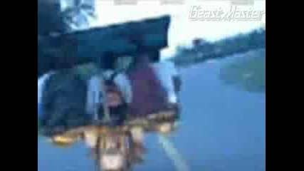 Колко хора могат да се съберат на един мотор