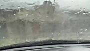 Опасни гръмотевични бури и поройни дъждове в няколко района у нас