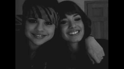 Selena Gomez and Demi Lovato - Bffs (pictures)