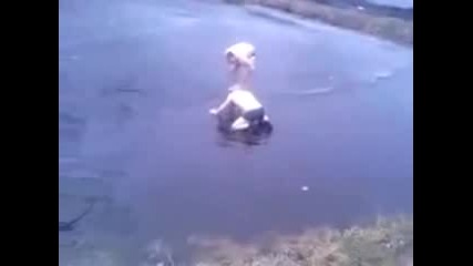 Руснак скача в езеро
