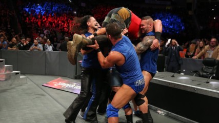 Team SmackDown puts Braun Strowman through the announce table: Survivor Series 2017 (WWE Network Exclusive)