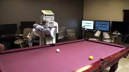 Робот..играе билиард 
