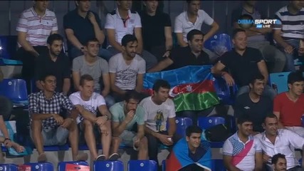 Любимецът на левскарите Аниете на стадиона в Баку