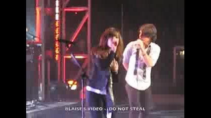 Jonas Brothers And Demi Lovato - On The Line - Live